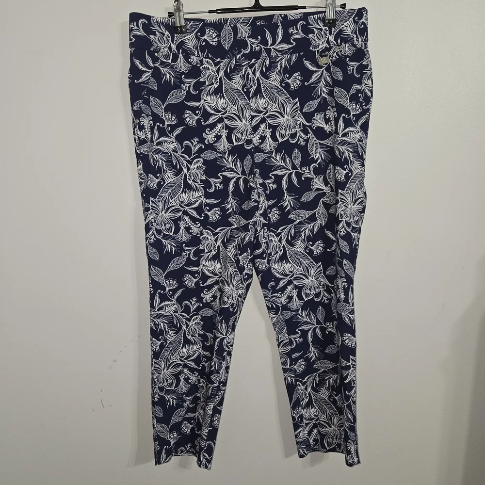 P#6 Rafaella Navy and White Floral Women Pants Size 14‎